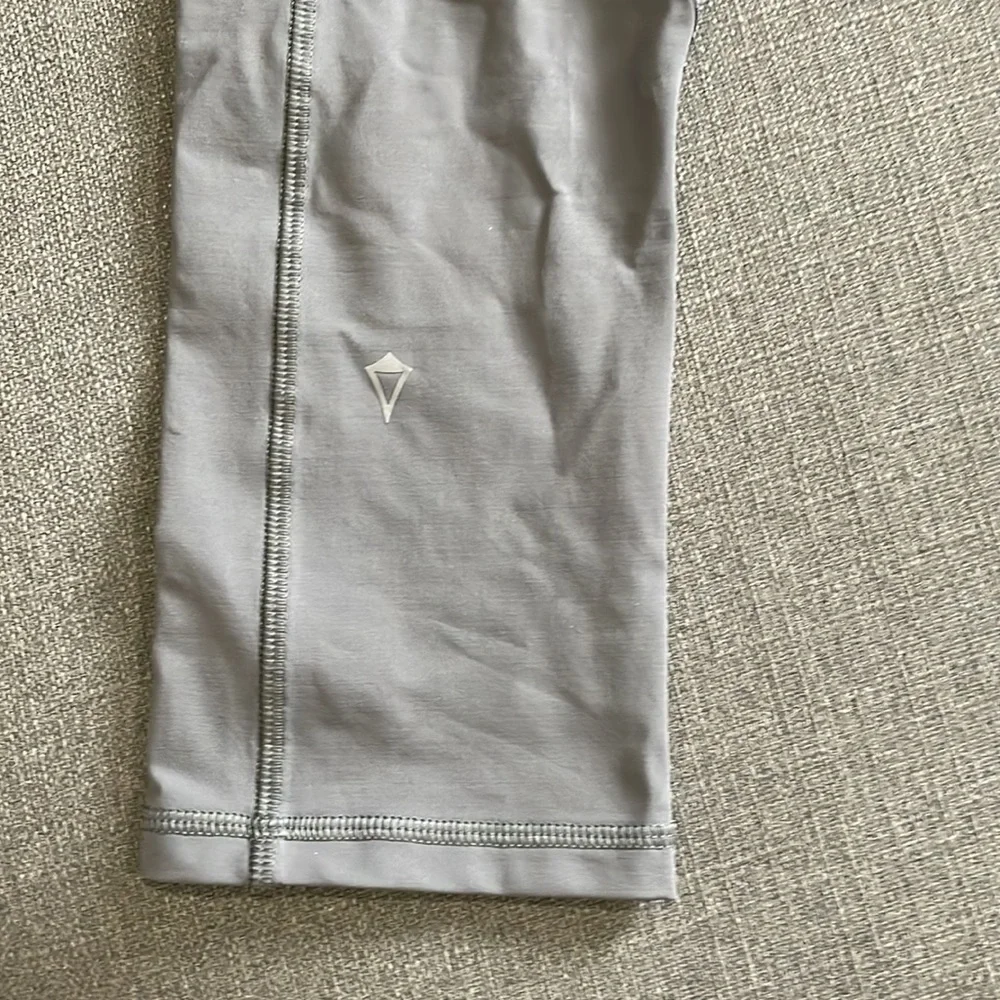 Ivivva Gray and Turquoise trim Crops 12